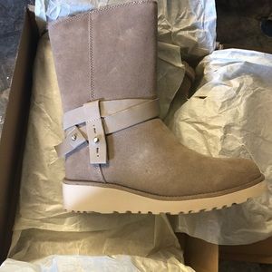 UGG Aysel Fawn Boots